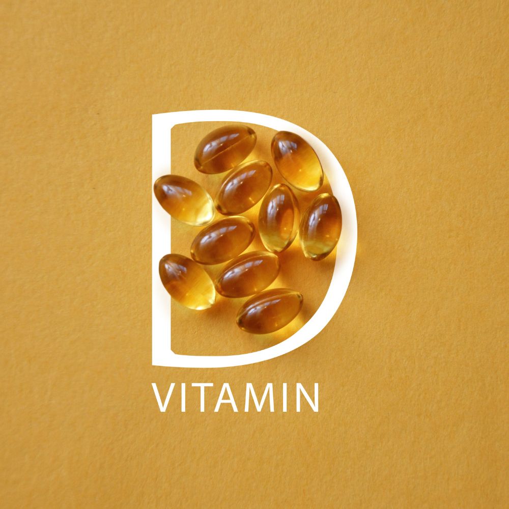 Vitamin d na žutoj pozadini s kapsulama